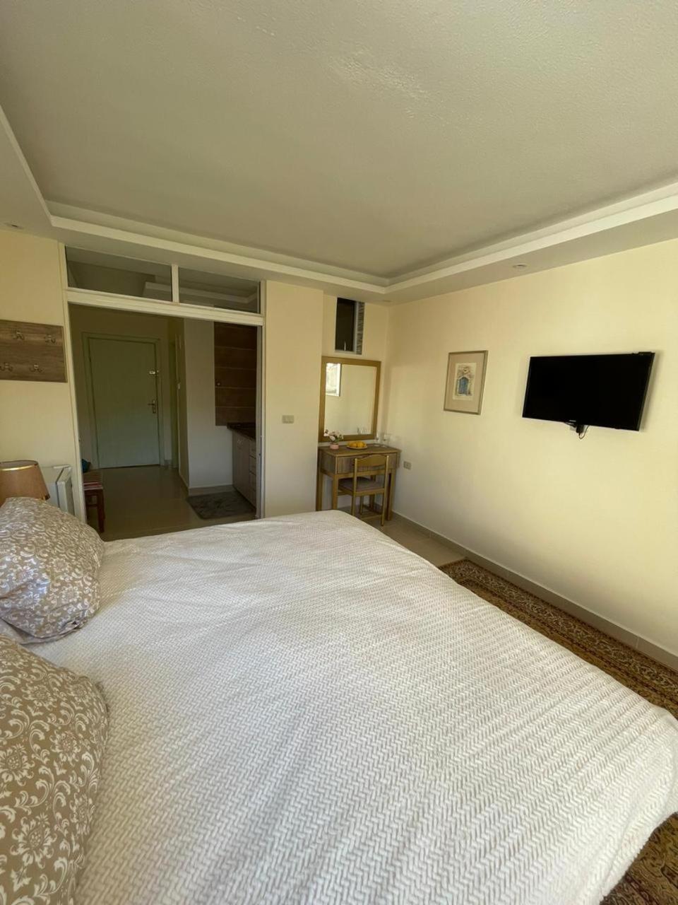 Classy Hostel Madaba Exterior photo